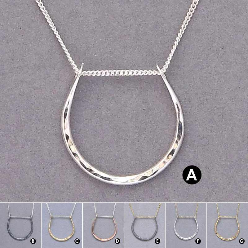 Hammered Horseshoe Necklace (N1015)