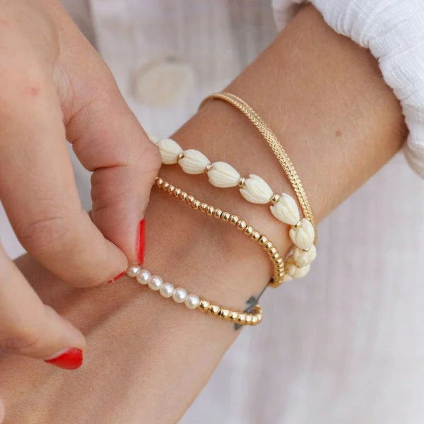 Pearl Bracelets: Oceanic Elegance for the Wrist